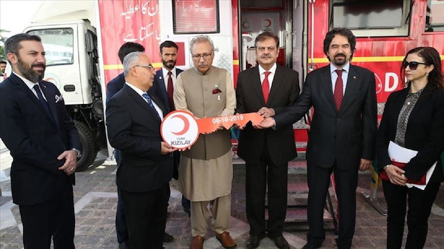 الهلال الأحمر التركي يهدي باكستان وحدة متنقلة للتبرع بالدم