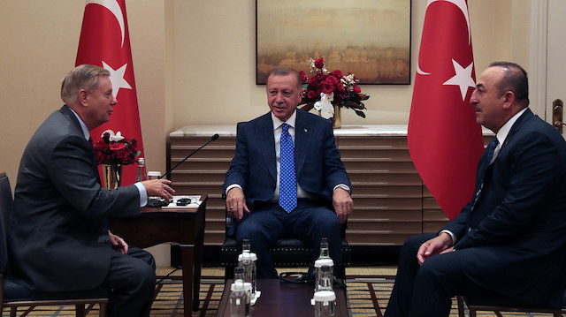 Lindsey Graham (Solda), Recep Tayyip Erdoğan (Ortada) ve Mevlüt Çavuşoğlu (Sağda)