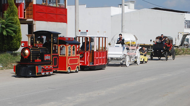 Ürettiği elektrikli tramvay ve faytonları 22 ülkeye ihraç ediyor.