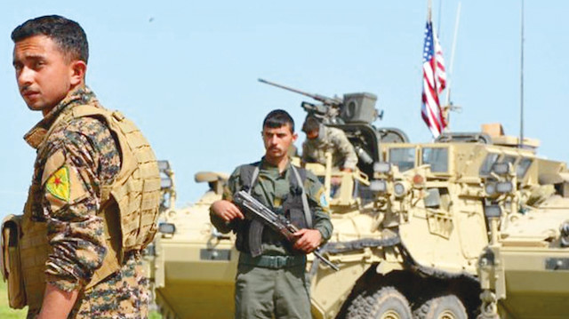 YPG'li teröristler (Arşiv)