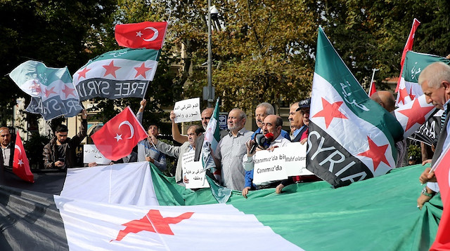 وقفة في إسطنبول تدعم "نبع السلام"