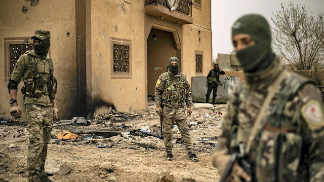 Türk Silahlı Kuvvetleri'nin askeri harekatını engelleyemeyen YPG'liler Batı kamuoyundan medet umuyor.