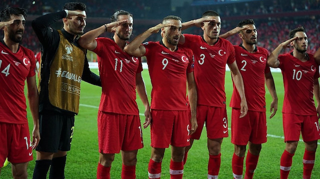 Milli Takım Türkiye - Arnavutluk maçında gol sonrası asker selamı verdi.