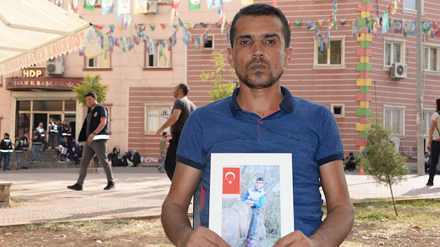 Diyarbakırlı Süleyman Aydın, PKK tarafından 15 yaşındayken kaçırılan oğlu Ömer'e seslendi.