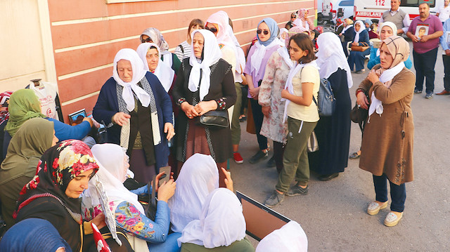 Bitlis annelerinden, Diyarbakır'a destek geldi.