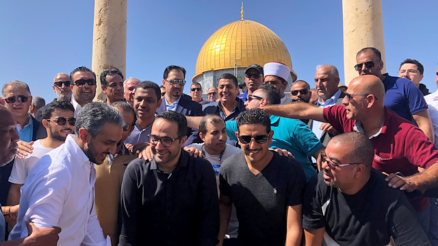 Saudi Arabia's national soccer team members pose in front of the Dome of the Rock in Jerusalem, October 14, 2019. REUTERS/Sinan Abu Mayzer

