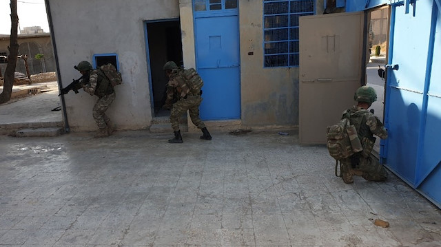 PKK'lı teröristlerin, DEAŞ’lıları serbest bıraktığı hapishanenin görüntüleri ortaya çıktı.