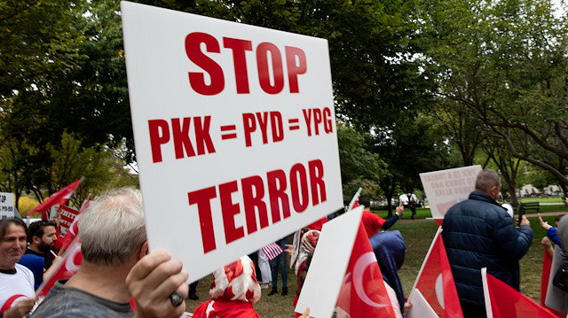 ABD'deki Türkler Beyaz Saray'ın önünde Barış Harekat'na destek gösterisi düzenledi.