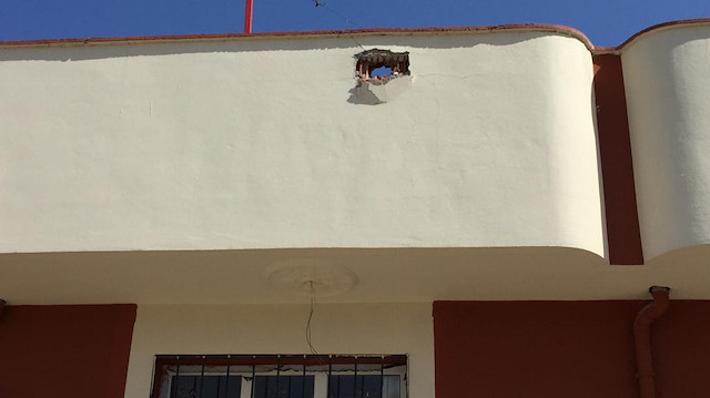 YPG/PKK'lı teröristler tarafından atılan 4 havan mermisi bazı evlere isabet etti.