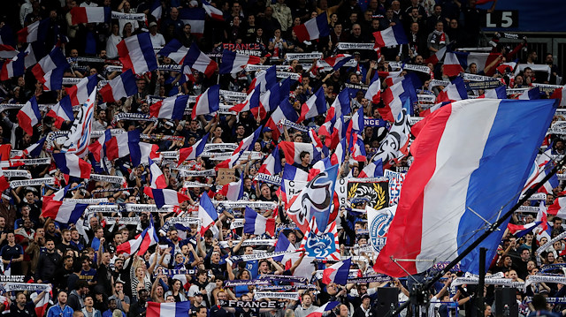 Fransız taraftarlar, Milli Takımımızın maçında skandal bir pankart açtı.