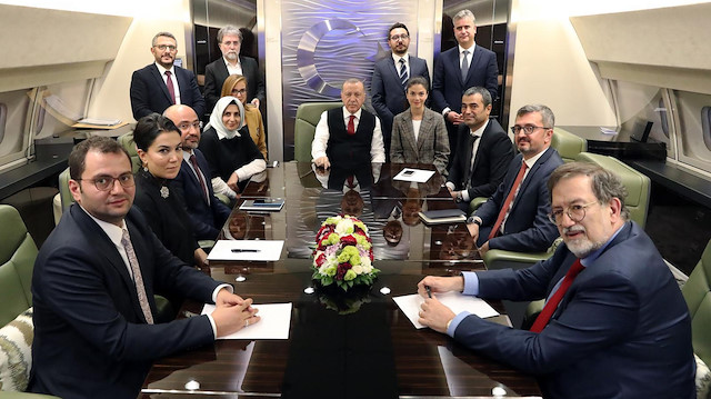 Cumhurbaşkanı Erdoğan Azerbaycan ziyareti dönüşü gazetemizin Ankara Haber Müdürü Hüseyin Likoğlu'nun da aralarında bulunduğu gazetecilere açıklamalarda bulundu.