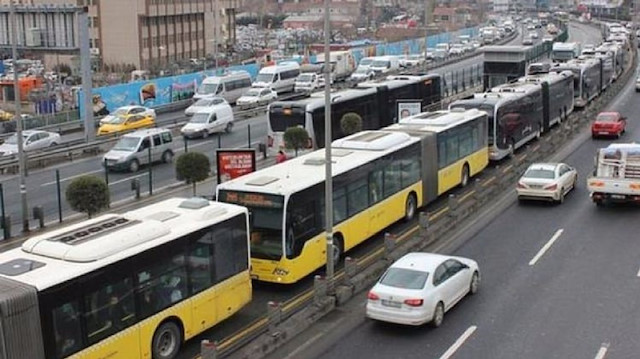 "المتروبوس".. رحلة مليونية تغرد خارج زحمة إسطنبول