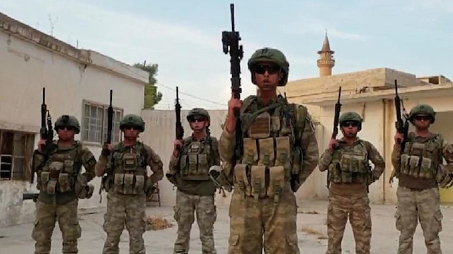 من تل أبيض السورية.. الجيش التركي يردّ التحية لمنتخب بلاده