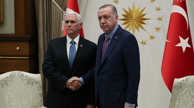 Cumhurbaşkanı Erdoğan, ABD Başkan Yardımcısı Pence’i Cumhurbaşkanlığı Külliyesinde kabul etti.