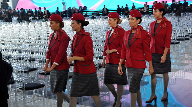 Türk Hava Yolları kadın kabin görevlileri.
