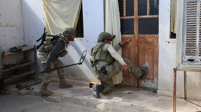 قوات "نبع السلام" تضبط مستودع ذخائر للإرهابيين في تل أبيض السورية