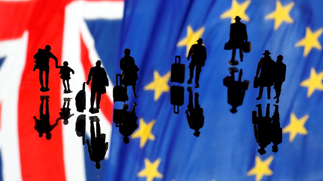 Small toy figures are seen in front of UK and European Union displayed flags in this illustration picture, October 17, 2019. REUTERS/Dado Ruvic/Illustration

