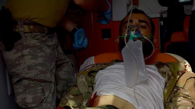 YPG'li teröristlerin keskin nişancılarla yaraladığı SMO askeri