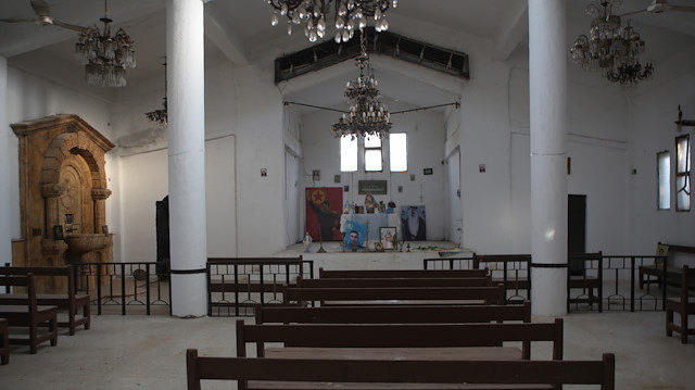 Tel Abyad'da bulunan ve  Ermenilere ait kilisenin içini görüntülendi.