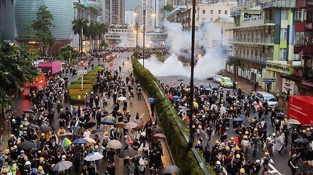 آلاف المحتجين ينزلون إلى شوارع هونغ كونغ للتظاهر