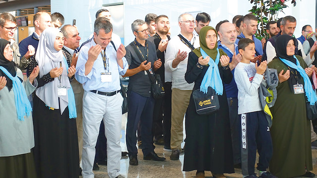 90 kişilik kafile, Umre ibadeti için kutsal topraklara götürüldü.