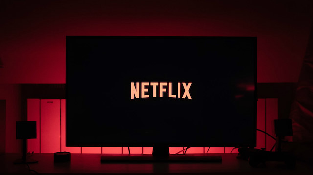 Netflix, şifresini başkaları ile paylaşanlar için önlem almaya hazırlanıyor