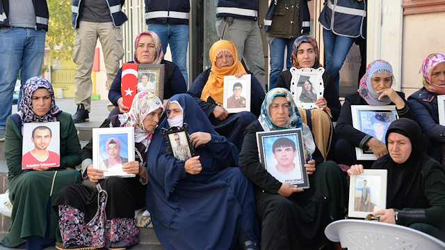 55 aile, HDP İl Binası önünde evlat nöbeti tutuyor.