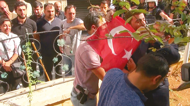 Barış Pınarı Harekatı’na tepki için toplanan grup protesto edildi.