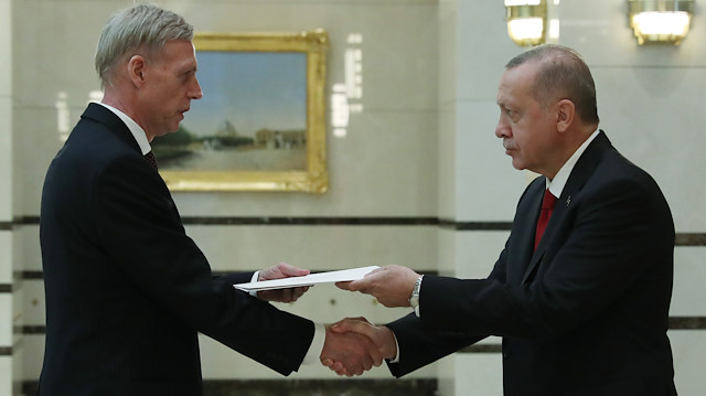 Cumhurbaşkanı Recep Tayyip Erdoğan ve Norveç'in Ankara Büyükelçisi Erling Skjonsberg.