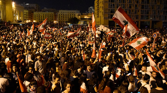 Lübnan halkı hükümetin istifasını istiyor.