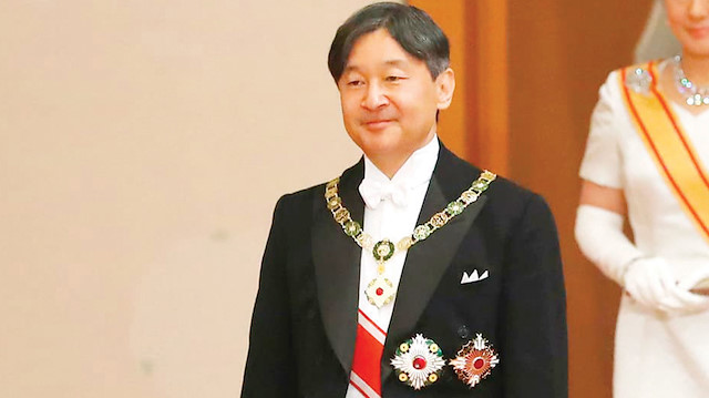 Naruhito’nun Takamikura’ya oturmasıyla ülke genelinde 550 bin hükümlü için af çıkarılacağı duyuruldu. Babası Akihito’nun 1989’daki taht merasimlerinde ise 2,5 milyon hükümlü için af çıkarılmıştı.