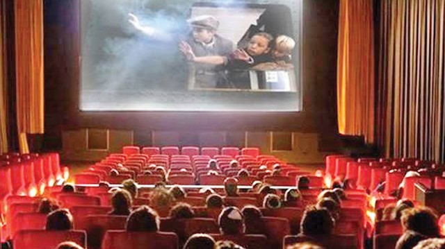 Organize İşler Sazan Sarmalı filminin daha vizyondayken Netflix’te yayınlanması büyük tepki toplamıştı. Yönetmelikte bunu önleyecek düzenleme de yer aldı.