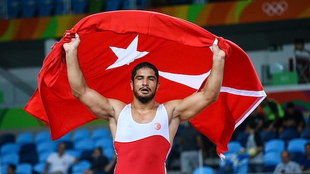 Milli güreşçi Taha Akgül altın madalya kazandı