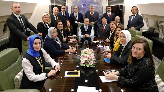 Cumhurbaşkanı Erdoğan, Soçi ziyareti dönüşünde aralarında Yeni Şafak gazetesi Genel Yayın Yönetmeni İbrahim Karagül'ün de bulunduğu gazetecilerin sorularını yanıtladı.