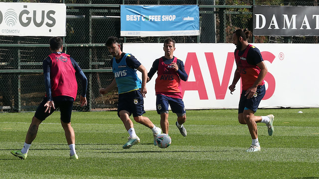 Fenerbahçe'de sakatlığı bulunan Emre Belözoğlu takımla çalışmalara başladı.