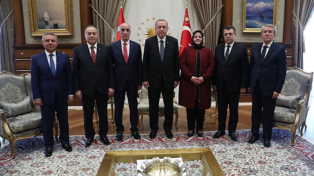 Cumhurbaşkanı Erdoğan, Türk-İş heyeti toplu fotoğraf çekti.