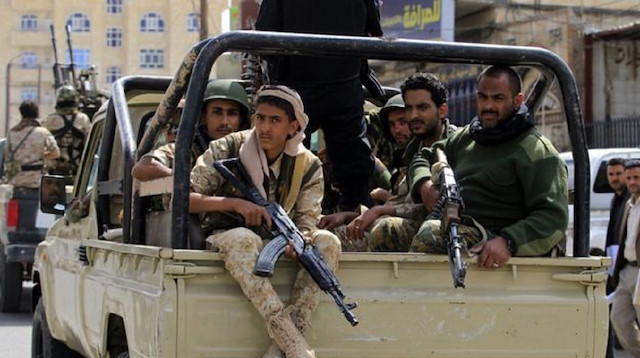 الحوثيون يعلنون بدء محاكمة عسكرية "غيابية" لـ11 شخصية بينهم "هادي"