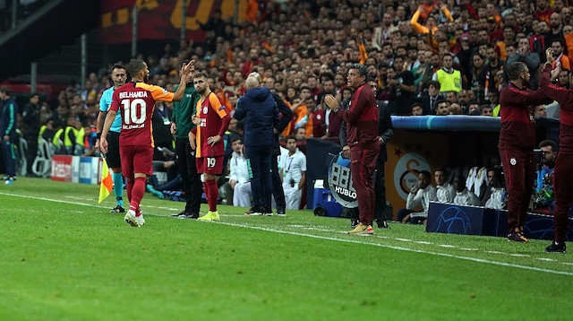 Younes Belhanda, Real Madrid maçında oyundan çıkarken sarı kırmızılı taraftarlarla gerginlik yaşadı.