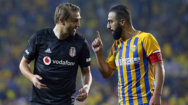 Sedat Ağçay, Beşiktaş maçında hakeme hakareti nedeniyle 3 maç ceza aldı.