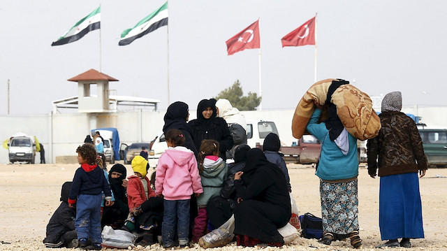 Fotoğraf: Arşiv / Türkiye'ye girmeyi bekleyen Suriyeliler.
