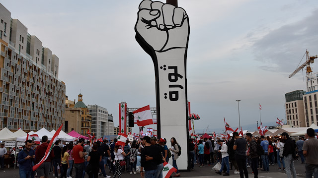 Lübnan'daki hükümet karşıtı gösteriler sürüyor.