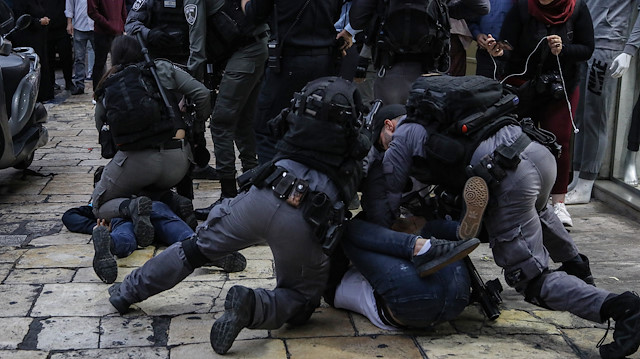 İşgalci İsrail güçleri halka, insanlık dışı müdahalede bulundu.