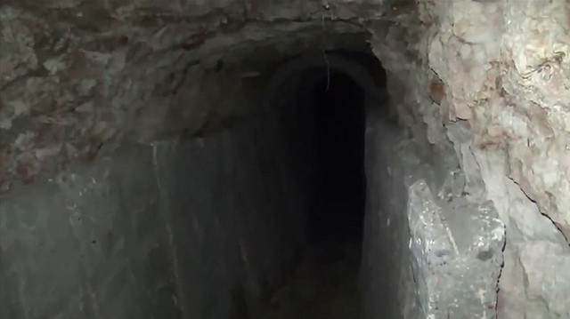 Komandolar tarafından bulunan, terör örgütü PKK/YPG'ye ait bulduğu tünel.