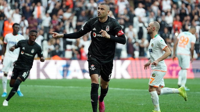 Beşiktaş'ta Burak Yılmaz Antalyaspor maçına yetişebilir.