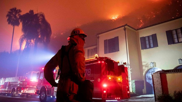 Çıkan yangın sonucu bölgede çoğu aile evini tahliye etti.