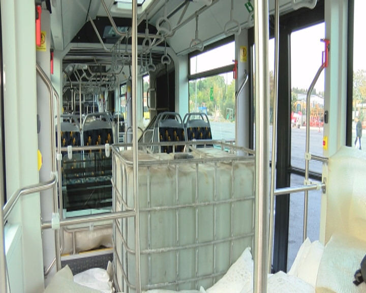 Metrobüs test aracının içinden bir görüntü.