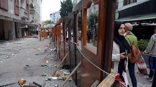 Binanın boşaltılmasından sonra atık malzeme toplayıcıları binaya sık sık girerek, işlerine yarayabilecek bütün malzemeleri söküp götürmeye başladı.