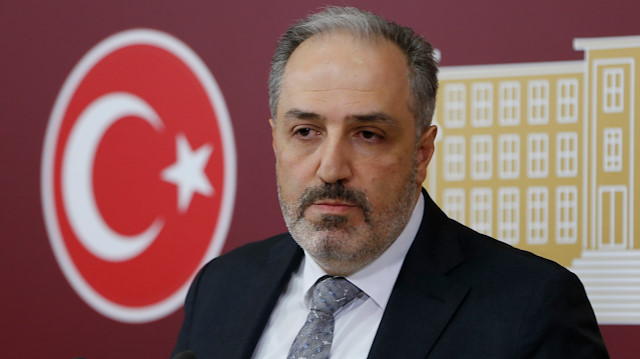 AK Parti İstanbul Milletvekili Mustafa Yeneroğlu, partisinden istifa etti.