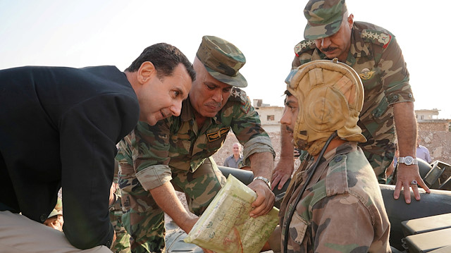 Beşar Esed, Suriye'nin kuzeybatısındaki İdlib'te rejim birliklerini ziyaret etti.