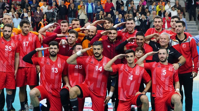 A Milli Hentbol Takımımız, kazandıkları başarıyı Mehmetçik'e armağan etti.